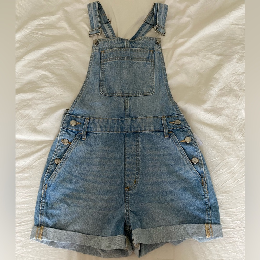 Urban Outfitters BDG denim short overalls. Size 28 NWT